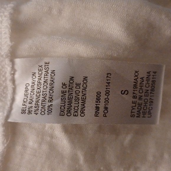 4/$80 White Floral Embroidered Blouse - Size Small - Picture 9 of 9